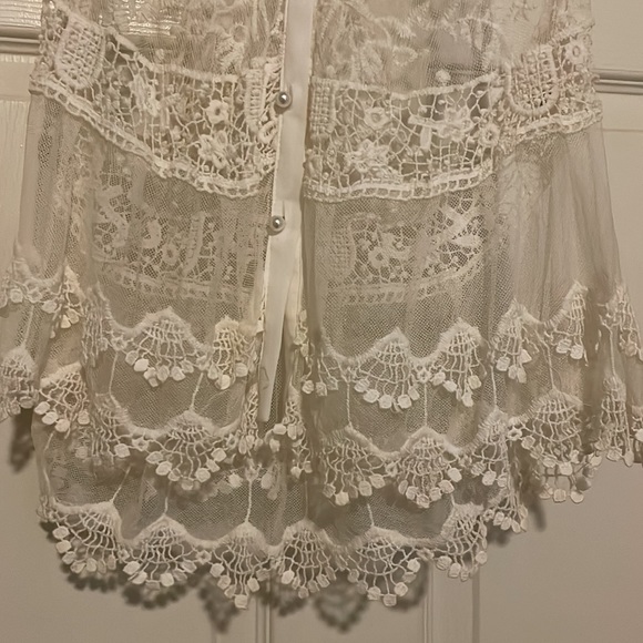 Double zero lace vest. Size medium - Picture 4 of 4